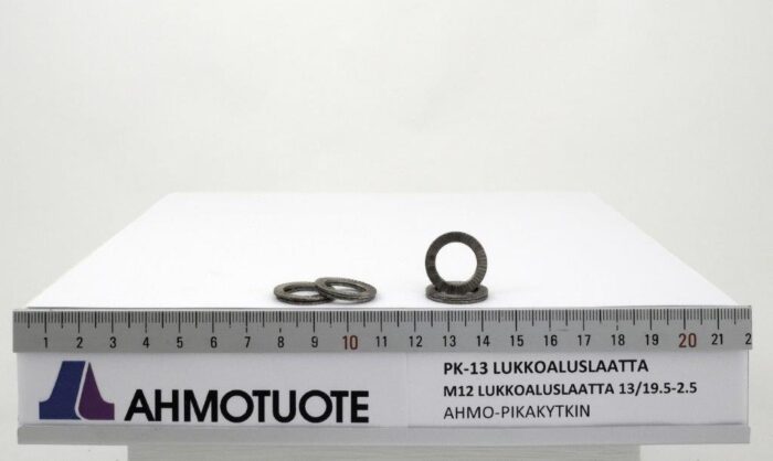 PK-13 Lukkoaluslaatta M12